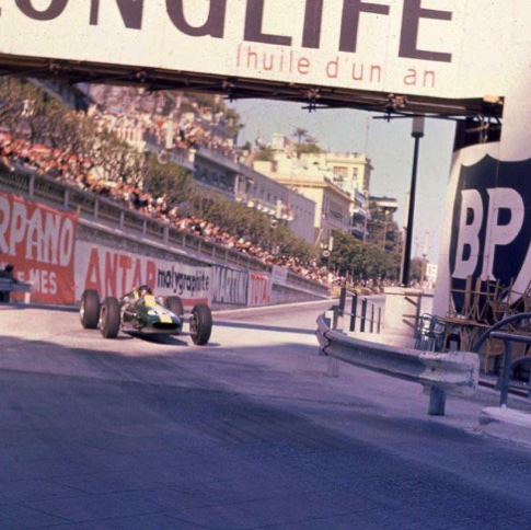 Dernière course sur la Lotus 33 à Monaco, sans réussite...